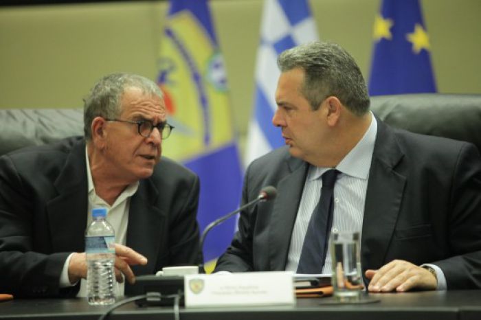 &Pi;&alpha;&rho;&alpha;ί&tau;&eta;&sigma;&eta; &Mu;&omicron;&upsilon;&zeta;ά&lambda;&alpha; &zeta;&eta;&tau;&omicron;ύ&nu; &Kappa;&alpha;&mu;&mu;έ&nu;&omicron;&sigmaf; &kappa;&alpha;&iota; &Nu;&Delta;!