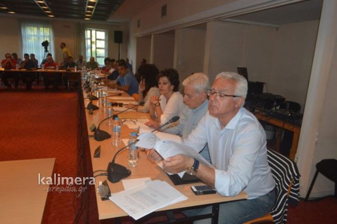 &Sigma;&mu;&upsilon;&rho;&nu;&iota;ώ&tau;&eta;&sigmaf; &gamma;&iota;&alpha; &pi;&omicron;&lambda;&iota;&tau;&iota;&sigma;&tau;&iota;&kappa;ό &phi;&epsilon;&sigma;&tau;&iota;&beta;ά&lambda; &Tau;&rho;ί&pi;&omicron;&lambda;&eta;&sigmaf;: "Έ&chi;&omicron;&upsilon;&mu;&epsilon; &gamma;ί&nu;&epsilon;&iota; &omicron;&iota; &phi;&tau;&omega;&chi;&omicron;ί &sigma;&upsilon;&gamma;&gamma;&epsilon;&nu;&epsilon;ί&sigmaf;"