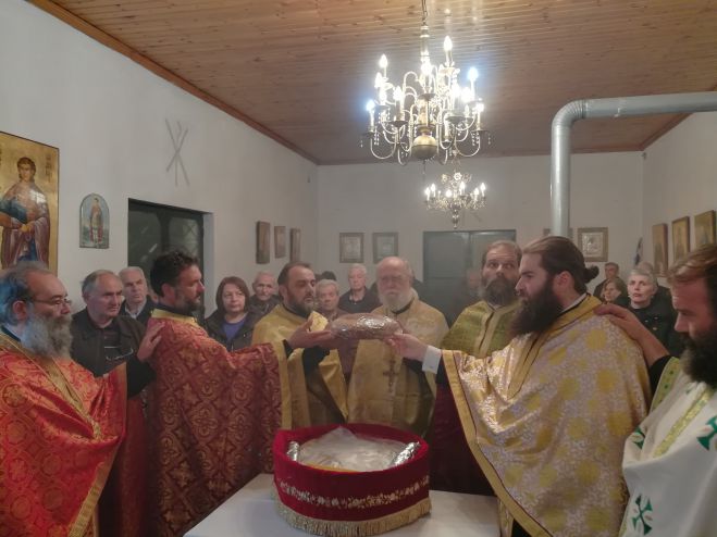 &Eta; &gamma;&iota;&omicron;&rho;&tau;ή &tau;&omicron;&upsilon; &Alpha;&gamma;ί&omicron;&upsilon; &Sigma;&pi;&upsilon;&rho;ί&delta;&omega;&nu;&alpha; &sigma;&tau;&omicron; &Pi;&epsilon;&rho;&pi;&alpha;&tau;ά&rho;&iota; (&epsilon;&iota;&kappa;ό&nu;&epsilon;&sigmaf;)