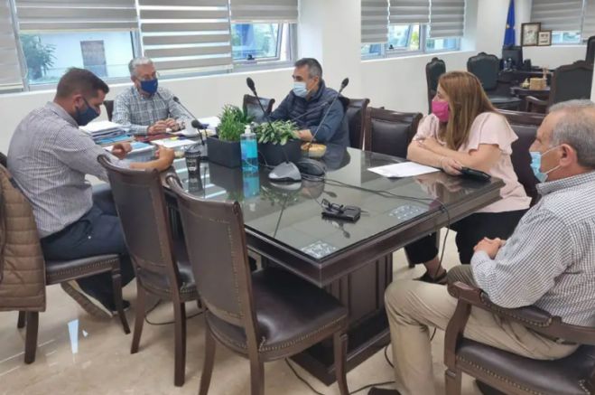&Sigma;&upsilon;&nu;ά&nu;&tau;&eta;&sigma;&eta; &epsilon;&rho;&gamma;&alpha;&sigma;ί&alpha;&sigmaf; &alpha;&nu;ά&mu;&epsilon;&sigma;&alpha; &sigma;&epsilon; &Lambda;&alpha;&mu;&pi;&rho;ό&pi;&omicron;&upsilon;&lambda;&omicron; - &Tau;&zeta;&iota;&omicron;ύ&mu;&eta; &kappa;&alpha;&iota; &Tau;&sigma;&iota;&omicron;&tau;ί&nu;&alpha;