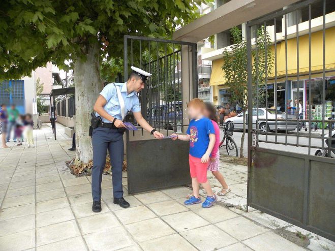Φυλλάδια της Τροχαίας θα διανεμηθούν έξω από το 4ο Δημοτικό Σχολείο Τρίπολης