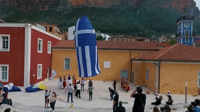 &Pi;ά&sigma;&chi;&alpha; | &Mu;&epsilon; &gamma;&alpha;&lambda;&alpha;&nu;ό&lambda;&epsilon;&upsilon;&kappa;&alpha; &alpha;&epsilon;&rho;ό&sigma;&tau;&alpha;&tau;&alpha; &gamma;έ&mu;&iota;&sigma;&epsilon; &omicron; &omicron;&upsilon;&rho;&alpha;&nu;ό&sigmaf; &tau;&omicron;&upsilon; &Lambda;&epsilon;&omega;&nu;&iota;&delta;ί&omicron;&upsilon; - &Epsilon;&kappa;&pi;&lambda;&eta;&kappa;&tau;&iota;&kappa;έ&sigmaf; &epsilon;&iota;&kappa;ό&nu;&epsilon;&sigmaf;! (vd)