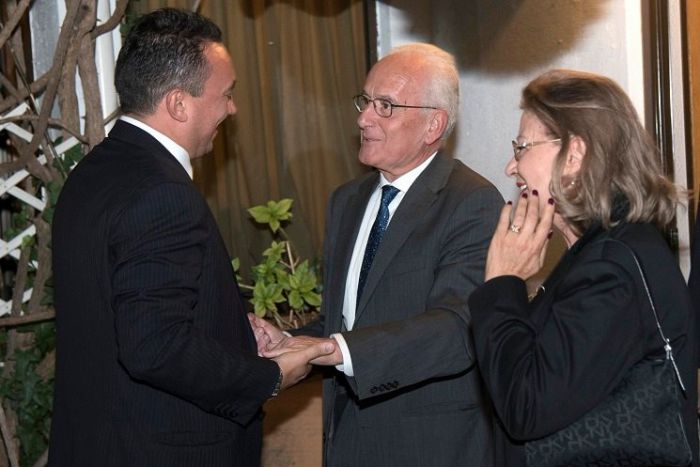 &Kappa;&omicron;&rho;&upsilon;&phi;&alpha;ί&omicron;&iota; &iota;&alpha;&tau;&rho;&omicron;ί &tau;ί&mu;&eta;&sigma;&alpha;&nu; &tau;&eta;&nu; &epsilon;&kappa;&delta;ή&lambda;&omega;&sigma;&eta; &tau;&omicron;&upsilon; &Kappa;ώ&sigma;&tau;&alpha; &Beta;&lambda;ά&sigma;&eta;! (&epsilon;&iota;&kappa;ό&nu;&epsilon;&sigmaf;)