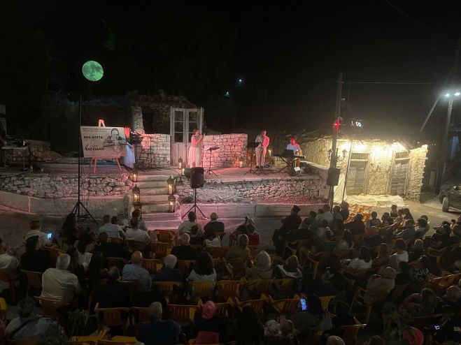 &Beta;&alpha;&lambda;&tau;&epsilon;&sigma;&iota;&nu;ί&kappa;&omicron; | &Mu;&iota;&alpha; &xi;&epsilon;&chi;&omega;&rho;&iota;&sigma;&tau;ή &mu;&omicron;&upsilon;&sigma;&iota;&kappa;ή &epsilon;&kappa;&delta;ή&lambda;&omega;&sigma;&eta; - &alpha;&phi;&iota;έ&rho;&omega;&mu;&alpha; &sigma;&tau;&omicron;&nu; &Mu;ά&nu;&omicron; &Chi;&alpha;&tau;&zeta;&iota;&delta;ά&kappa;&iota; &tau;&omicron;&upsilon; &Pi;&omicron;&lambda;&iota;&tau;&iota;&sigma;&tau;&iota;&kappa;&omicron;ύ &Kappa;έ&nu;&tau;&rho;&omicron;&upsilon; (&epsilon;&iota;&kappa;ό&nu;&epsilon;&sigmaf;)