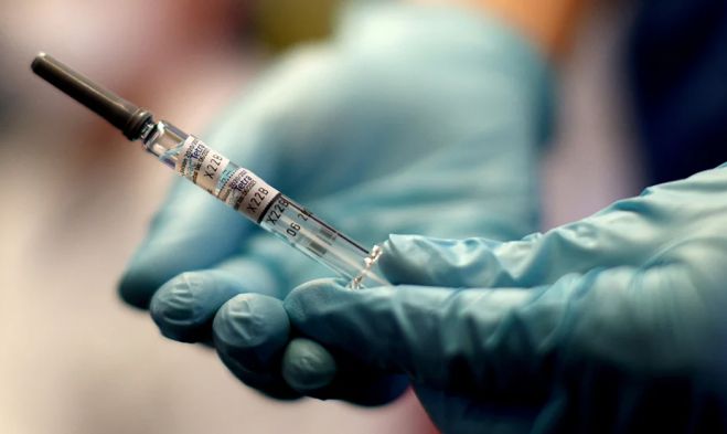 &Lambda;&iota;&nu;&omicron;ύ &gamma;&iota;&alpha; &epsilon;&mu;&beta;ό&lambda;&iota;&alpha;: "AstraZeneca &kappa;&alpha;&iota; Johnson &amp; Johnson έ&chi;&omicron;&upsilon;&nu; &tau;&iota;&sigmaf; ί&delta;&iota;&epsilon;&sigmaf; &pi;&alpha;&rho;&epsilon;&nu;έ&rho;&gamma;&epsilon;&iota;&epsilon;&sigmaf;"