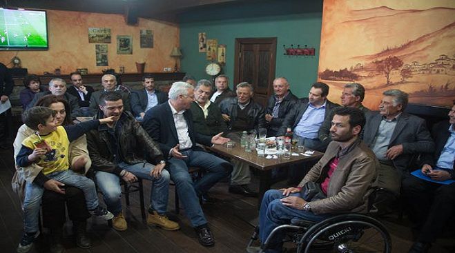 &Sigma;&epsilon; &sigma;&upsilon;&nu;&epsilon;&chi;ή &epsilon;&pi;&alpha;&phi;ή &omicron; &Gamma;&iota;ά&nu;&nu;&eta;&sigmaf; &Sigma;&mu;&upsilon;&rho;&nu;&iota;ώ&tau;&eta;&sigmaf; &mu;&epsilon; &tau;&alpha; &chi;&omega;&rho;&iota;ά &tau;&omicron;&upsilon; &Delta;ή&mu;&omicron;&upsilon; &Tau;&rho;ί&pi;&omicron;&lambda;&eta;&sigmaf;