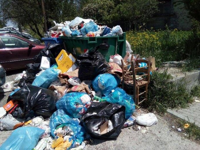 Η εικόνα με τα σκουπίδια την Πρωτομαγιά στη Βυτίνα (εικόνες)