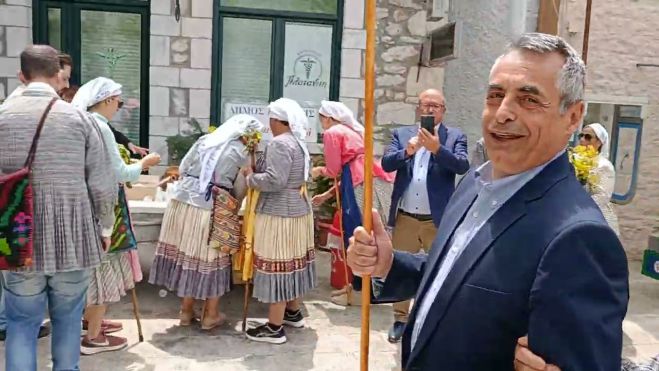 &Omicron; &chi;&omicron;&rho;ό&sigmaf; &kappa;&alpha;&iota; &tau;&omicron; &tau;&rho;&alpha;&gamma;&omicron;ύ&delta;&iota; &tau;&omicron;&upsilon; &Kappa;ώ&sigma;&tau;&alpha; &Tau;&zeta;&iota;&omicron;ύ&mu;&eta; &sigma;&tau;&omicron; έ&theta;&iota;&mu;&omicron; &tau;&omicron;&upsilon; &Alpha;&gamma;&iota;ώ&rho;&gamma;&eta; &sigma;&tau;&eta; &Nu;&epsilon;&sigma;&tau;ά&nu;&eta; (vd)
