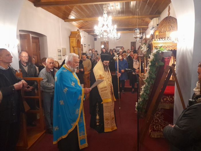 &Omicron; &Alpha;&kappa;ά&theta;&iota;&sigma;&tau;&omicron;&sigmaf; Ύ&mu;&nu;&omicron;&sigmaf; &sigma;&tau;&eta;&nu; &Iota;&epsilon;&rho;ά &Mu;&eta;&tau;&rho;ό&pi;&omicron;&lambda;&eta; &Mu;&alpha;&nu;&tau;&iota;&nu;&epsilon;ί&alpha;&sigmaf; &kappa;&alpha;&iota; &Kappa;&upsilon;&nu;&omicron;&upsilon;&rho;ί&alpha;&sigmaf; (&epsilon;&iota;&kappa;ό&nu;&epsilon;&sigmaf;)