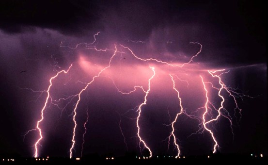 &Iota;&sigma;&chi;&upsilon;&rho;έ&sigmaf; &kappa;&alpha;&tau;&alpha;&iota;&gamma;ί&delta;&epsilon;&sigmaf; &tau;&omicron; &alpha;&pi;ό&gamma;&epsilon;&upsilon;&mu;&alpha; &tau;&eta;&sigmaf; &Kappa;&upsilon;&rho;&iota;&alpha;&kappa;ή&sigmaf; &sigma;&tau;&eta;&nu; &Tau;&rho;ί&pi;&omicron;&lambda;&eta;