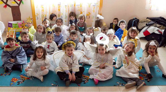 &Gamma;&iota;&omicron;&rho;&tau;ή &gamma;&iota;&alpha; &tau;&alpha; &pi;&alpha;&iota;&delta;&iota;ά &tau;&omicron;&upsilon; &Pi;&alpha;&iota;&delta;&iota;&kappa;&omicron;ύ &Sigma;&tau;&alpha;&theta;&mu;&omicron;ύ &tau;&eta;&sigmaf; &Mu;&eta;&tau;&rho;ό&pi;&omicron;&lambda;&eta;&sigmaf; &Mu;&alpha;&nu;&tau;&iota;&nu;&epsilon;ί&alpha;&sigmaf; (&epsilon;&iota;&kappa;ό&nu;&epsilon;&sigmaf;)