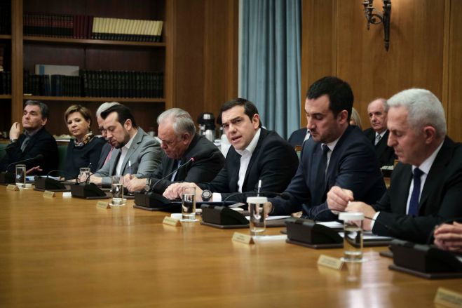 Το ανακοίνωσε ο Τσίπρας: &quot;Στα 650 € ο κατώτατος μισθός&quot;!