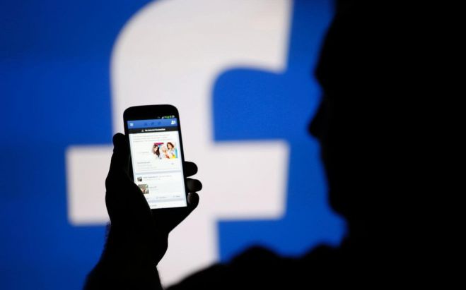 &Tau;&iota; &alpha;&lambda;&lambda;ά&zeta;&epsilon;&iota; &sigma;&tau;&omicron; Facebook;
