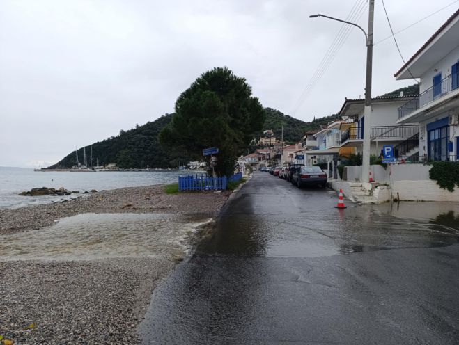 Κατέβασε νερό ο χείμαρρος "Πρεγασιώτης" στον Τυρό (vd)