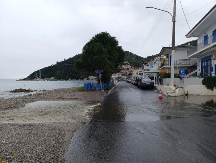 Κατέβασε νερό ο χείμαρρος &quot;Πρεγασιώτης&quot; στον Τυρό (vd)