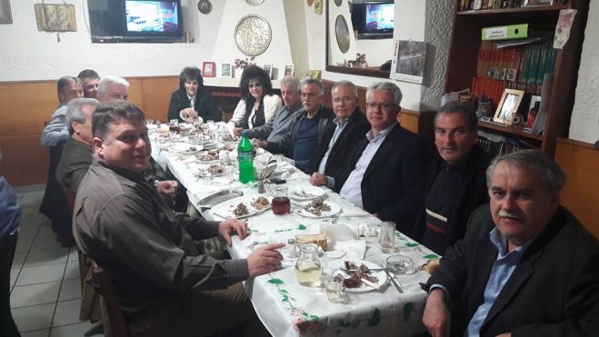 "&Pi;&alpha;&rho;ά&tau;&alpha;&xi;&eta; &Sigma;&mu;&upsilon;&rho;&nu;&iota;ώ&tau;&eta;" | &Sigma;&upsilon;&nu;ά&nu;&tau;&eta;&sigma;&eta; &sigma;&tau;&eta; &Delta;ό&rho;&iota;&zeta;&alpha; &mu;&epsilon; ... &pi;&rho;&omicron;&epsilon;&kappa;&lambda;&omicron;&gamma;&iota;&kappa;ό "ά&rho;&omega;&mu;&alpha;"! (&epsilon;&iota;&kappa;ό&nu;&epsilon;&sigmaf;)