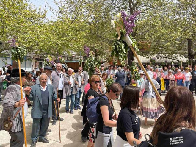 2022 | &Tau;&omicron; έ&theta;&iota;&mu;&omicron; &tau;&omicron;&upsilon; &Alpha;&gamma;&iota;ώ&rho;&gamma;&eta; &sigma;&tau;&eta; &Nu;&epsilon;&sigma;&tau;ά&nu;&eta; | &Chi;&omicron;&rho;&omicron;ί &kappa;&alpha;&iota; &gamma;&kappa;&lambda;ί&tau;&sigma;&epsilon;&sigmaf; &sigma;&tau;&omicron;&lambda;&iota;&sigma;&mu;έ&nu;&epsilon;&sigmaf; &mu;&epsilon; &lambda;&omicron;&upsilon;&lambda;&omicron;ύ&delta;&iota;&alpha; &kappa;&alpha;&iota; &alpha;&gamma;&rho;&iota;&omicron;&sigma;έ&lambda;&iota;&nu;&alpha;! (vd)