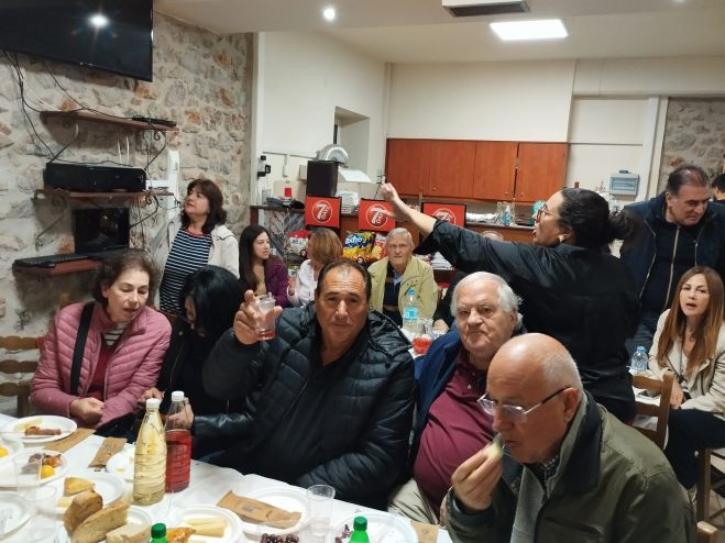 &Eta; &gamma;&iota;&omicron;&rho;&tau;ή &kappa;ά&sigma;&tau;&alpha;&nu;&omicron;&upsilon; &sigma;&tau;&eta;&nu; &Kappa;&epsilon;&rho;&alpha;&sigma;&iota;ά &Alpha;&rho;&kappa;&alpha;&delta;ί&alpha;&sigmaf; (&epsilon;&iota;&kappa;ό&nu;&epsilon;&sigmaf;)