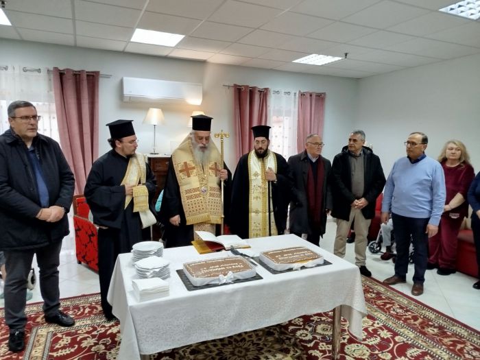 &Kappa;&omicron;&pi;ή &pi;ί&tau;&alpha;&sigmaf; &sigma;&tau;&omicron; &Gamma;&eta;&rho;&omicron;&kappa;&omicron;&mu;&epsilon;ί&omicron; &Tau;&rho;ί&pi;&omicron;&lambda;&eta;&sigmaf; | &Epsilon;&pi;&iota;&phi;ά&nu;&iota;&omicron;&sigmaf;: "O&upsilon;&sigma;&iota;&alpha;&sigma;&tau;&iota;&kappa;ή &alpha;&nu;&alpha;&kappa;&omicron;ύ&phi;&iota;&sigma;&eta; &kappa;&alpha;&iota; ά&rho;&iota;&sigma;&tau;&eta; &phi;&rho;&omicron;&nu;&tau;ί&delta;&alpha; &tau;&omega;&nu; &eta;&lambda;&iota;&kappa;&iota;&omega;&mu;έ&nu;&omega;&nu; &pi;&omicron;&upsilon; &delta;&iota;&alpha;&beta;&iota;&omicron;ύ&nu; &sigma;&tau;&omicron; &Delta;&epsilon;&kappa;ά&zeta;&epsilon;&iota;&omicron;" (&epsilon;&iota;&kappa;ό&nu;&epsilon;&sigmaf;)