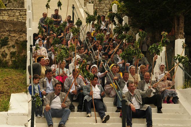 Έ&theta;&iota;&mu;&omicron; - &Delta;&rho;ώ&mu;&epsilon;&nu;&omicron; &tau;&omicron;&upsilon; &Alpha;&gamma;ί&omicron;&upsilon; &Gamma;&epsilon;&omega;&rho;&gamma;ί&omicron;&upsilon; &alpha;&nu;&alpha;&beta;ί&omega;&sigma;&epsilon; &sigma;&tau;&eta; &Nu;&epsilon;&sigma;&tau;ά&nu;&eta; (vd)
