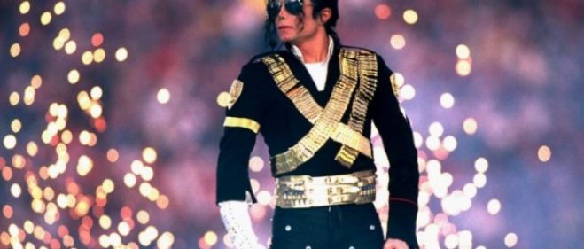 Michael Jackson: Δείτε τον να παρακολουθεί την ... κηδεία του, ντυμένος γυναίκα! (vd)