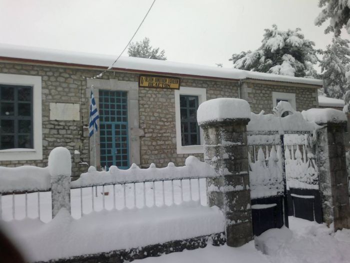 &Kappa;&lambda;&epsilon;&iota;&sigma;&tau;ά &tau;&alpha; &sigma;&chi;&omicron;&lambda;&epsilon;ί&alpha; &sigma;&tau;&eta; &Nu;ό&tau;&iota;&alpha; &Kappa;&upsilon;&nu;&omicron;&upsilon;&rho;ί&alpha;