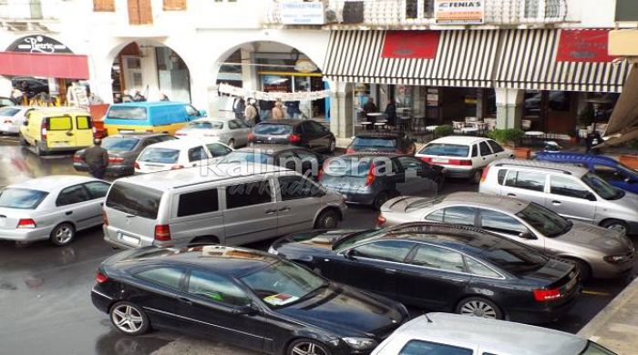 Χάος: Ένα «απέραντο πάρκινγκ» η Πλατεία Αγίου Βασιλείου! (εικόνες)