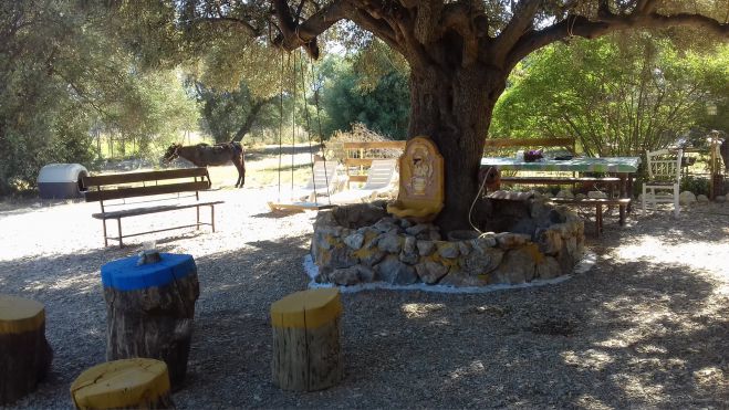 &Omicron; &Phi;&iota;&lambda;&omicron;&zeta;&omega;ϊ&kappa;ό&sigmaf; &Sigma;ύ&lambda;&lambda;&omicron;&gamma;&omicron;&sigmaf; &Tau;&rho;ί&pi;&omicron;&lambda;&eta;&sigmaf; &xi;&epsilon;&kappa;ί&nu;&eta;&sigma;&epsilon; &sigma;&upsilon;&nu;&epsilon;&rho;&gamma;&alpha;&sigma;ί&alpha; &mu;&epsilon; &tau;&omicron; &Pi;&alpha;&nu;&epsilon;&pi;&iota;&sigma;&tau;ή&mu;&iota;&omicron; &Mu;&alpha;&kappa;&epsilon;&delta;&omicron;&nu;ί&alpha;&sigmaf;