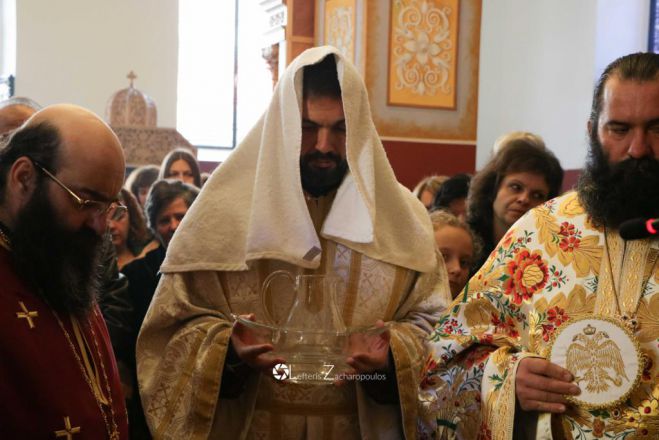 &Delta;&iota;ά&kappa;&omicron;&nu;&omicron;&sigmaf; &chi;&epsilon;&iota;&rho;&omicron;&tau;&omicron;&nu;ή&theta;&eta;&kappa;&epsilon; &omicron; &Pi;&alpha;&nu;&alpha;&gamma;&iota;ώ&tau;&eta;&sigmaf; &Delta;&eta;&mu;&eta;&tau;&rho;&alpha;&kappa;ό&pi;&omicron;&upsilon;&lambda;&omicron;&sigmaf; &sigma;&tau;&omicron; &Nu;&alpha;ό &Alpha;&gamma;ί&omicron;&upsilon; &Nu;&epsilon;&omicron;&mu;ά&rho;&tau;&upsilon;&rho;&alpha; &Pi;&alpha;ύ&lambda;&omicron;&upsilon; (&epsilon;&iota;&kappa;ό&nu;&epsilon;&sigmaf;)