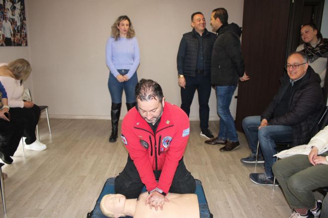 Στη ΔΕΕΠ ΝΔ Αρκαδίας ο Βλάσης για δράση παροχής πρώτων βοηθειών και χρήση απινιδωτή (εικόνες)