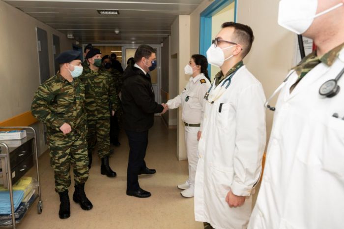 &Chi;&omega;&rho;ί&sigmaf; "&epsilon;&iota;&delta;ή&sigma;&epsilon;&iota;&sigmaf;" &eta; &epsilon;&pi;ί&sigma;&kappa;&epsilon;&psi;&eta; &Chi;&alpha;&rho;&delta;&alpha;&lambda;&iota;ά &sigma;&tau;&eta;&nu; &Tau;&rho;ί&pi;&omicron;&lambda;&eta; (&epsilon;&iota;&kappa;ό&nu;&epsilon;&sigmaf;)