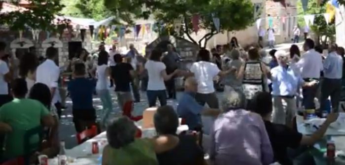 &Chi;ό&rho;&epsilon;&psi;&alpha;&nu; &kappa;&alpha;&iota; &gamma;&lambda;έ&nu;&tau;&eta;&sigma;&alpha;&nu; &sigma;&tau;&omicron; &chi;&omega;&rho;&iota;ό &Lambda;ά&sigma;&tau;&alpha; &Alpha;&rho;&kappa;&alpha;&delta;ί&alpha;&sigmaf;! (vd)