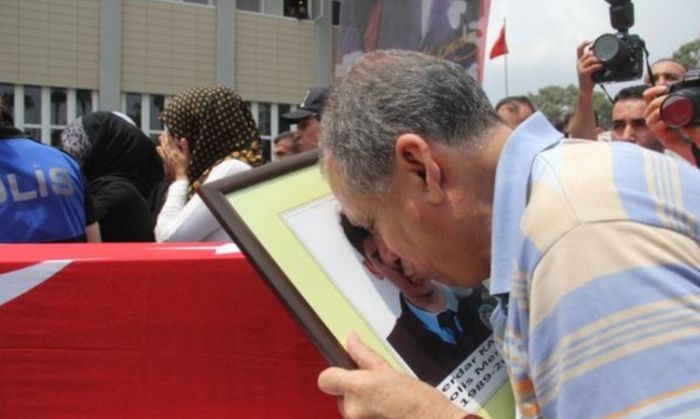 Χάος στην Τουρκία – «Σφυροκοπείται» ανελέητα από τους Κούρδους (εικόνες – βίντεο)