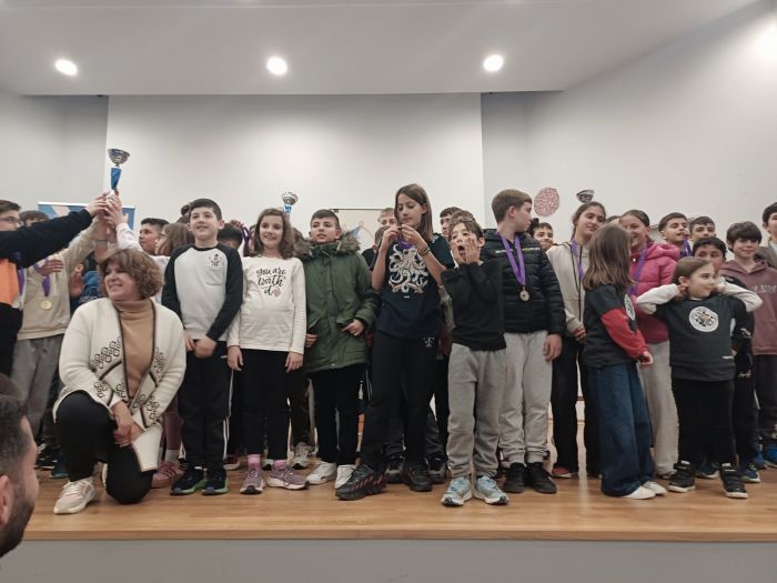 &Delta;&iota;&alpha;&kappa;&rho;ί&sigma;&epsilon;&iota;&sigmaf; &kappa;&alpha;&iota; &pi;&rho;&omega;&tau;&iota;έ&sigmaf; &gamma;&iota;&alpha; &mu;&alpha;&theta;&eta;&tau;έ&sigmaf; &kappa;&alpha;&iota; &mu;&alpha;&theta;ή&tau;&rho;&iota;&epsilon;&sigmaf; &alpha;&pi;ό &sigma;&chi;&omicron;&lambda;&epsilon;ί&alpha; &tau;&eta;&sigmaf; &Alpha;&rho;&kappa;&alpha;&delta;ί&alpha;&sigmaf; &sigma;&tau;&omicron;&upsilon;&sigmaf; &Omicron;&mu;&alpha;&delta;&iota;&kappa;&omicron;ύ&sigmaf; &Alpha;&gamma;ώ&nu;&epsilon;&sigmaf; &Sigma;&kappa;ά&kappa;&iota; (&epsilon;&iota;&kappa;ό&nu;&epsilon;&sigmaf;)