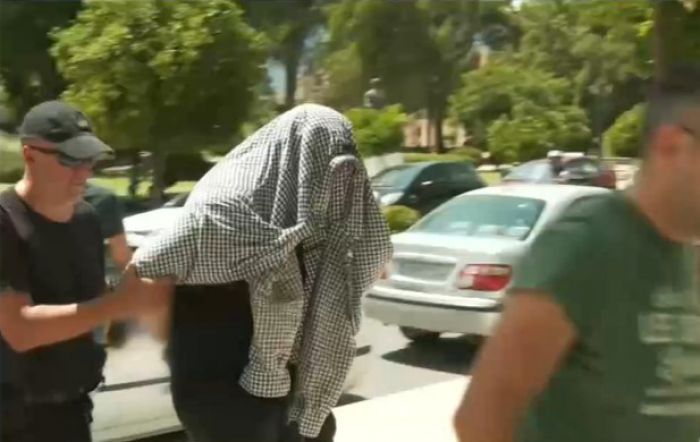 &Pi;&alpha;&theta;&omicron;&lambda;&omicron;&gamma;&iota;&kappa;ά &alpha;ί&tau;&iota;&alpha; &laquo;&delta;&epsilon;ί&chi;&nu;&epsilon;&iota;&raquo; &eta; &pi;&rho;ώ&tau;&eta; &epsilon;&kappa;&tau;ί&mu;&eta;&sigma;&eta; &gamma;&iota;&alpha; &tau;&omicron;&nu; &theta;ά&nu;&alpha;&tau;&omicron; &tau;&omicron;&upsilon; &eta;&lambda;&iota;&kappa;&iota;&omega;&mu;έ&nu;&omicron;&upsilon; &sigma;&tau;&omicron;&nu; &Mu;&upsilon;&sigma;&tau;&rho;ά &ndash; &Sigma;&tau;&omicron;&nu; &alpha;&nu;&alpha;&kappa;&rho;&iota;&tau;ή &tau;&eta;&nu; &Pi;&alpha;&rho;&alpha;&sigma;&kappa;&epsilon;&upsilon;ή &omicron; &gamma;&iota;&omicron;&sigmaf; &tau;&omicron;&upsilon;
