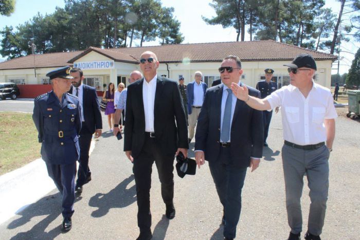 &Beta;&lambda;ά&sigma;&eta;&sigmaf;: "&Eta; &Tau;&rho;ί&pi;&omicron;&lambda;&eta; &beta;&rho;ί&sigma;&kappa;&epsilon;&tau;&alpha;&iota; &gamma;&iota;&alpha; &alpha;&kappa;ό&mu;&eta; &mu;ί&alpha; &phi;&omicron;&rho;ά &sigma;&tau;&omicron; &epsilon;&pi;ί&kappa;&epsilon;&nu;&tau;&rho;&omicron; &tau;&omega;&nu; &epsilon;&xi;&epsilon;&lambda;ί&xi;&epsilon;&omega;&nu;!"