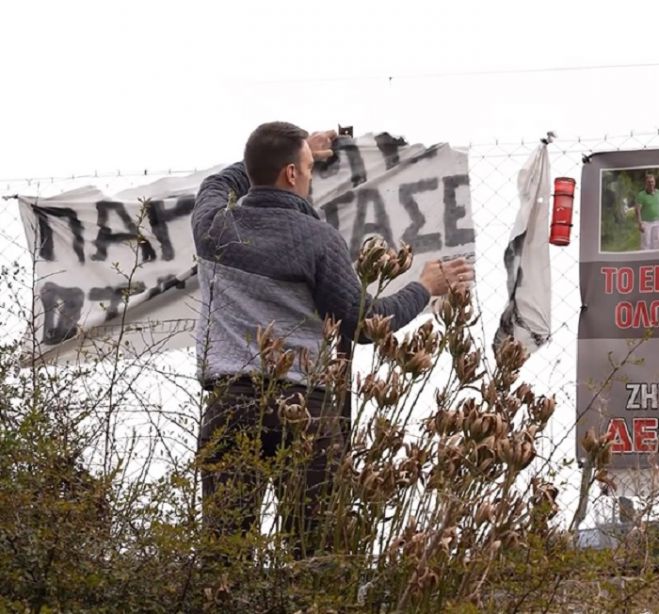 Ά&phi;&eta;&sigma;&epsilon; &lambda;&omicron;&upsilon;&lambda;&omicron;ύ&delta;&iota; &sigma;&tau;&alpha; &Tau;έ&mu;&pi;&eta; &omicron; &Kappa;&alpha;&sigma;&sigma;&epsilon;&lambda;ά&kappa;&eta;&sigmaf; &ndash; &laquo;&Delta;&epsilon;&nu; &theta;&alpha; &xi;&epsilon;&chi;&alpha;&sigma;&tau;&omicron;ύ&nu;, &theta;&alpha; &pi;&alpha;&lambda;έ&psi;&omicron;&upsilon;&mu;&epsilon; &gamma;&iota;&alpha; &delta;&iota;&kappa;&alpha;&iota;&omicron;&sigma;ύ&nu;&eta;&raquo;