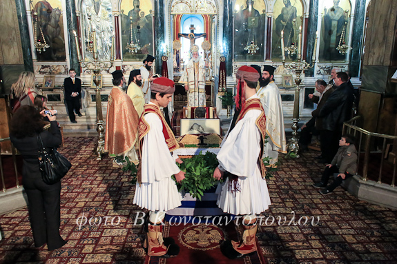 &Mu;&nu;&eta;&mu;ό&sigma;&upsilon;&nu;&omicron; &gamma;&iota;&alpha; &tau;&omicron;&nu; &Theta;&epsilon;ό&delta;&omega;&rho;&omicron; &Kappa;&omicron;&lambda;&omicron;&kappa;&omicron;&tau;&rho;ώ&nu;&eta; &alpha;&pi;ό &tau;&eta; &Mu;&eta;&tau;&rho;ό&pi;&omicron;&lambda;&eta; &Mu;&alpha;&nu;&tau;&iota;&nu;&epsilon;ί&alpha;&sigmaf; &kappa;&alpha;&iota; &Kappa;&upsilon;&nu;&omicron;&upsilon;&rho;ί&alpha;&sigmaf; (&epsilon;&iota;&kappa;ό&nu;&epsilon;&sigmaf;)