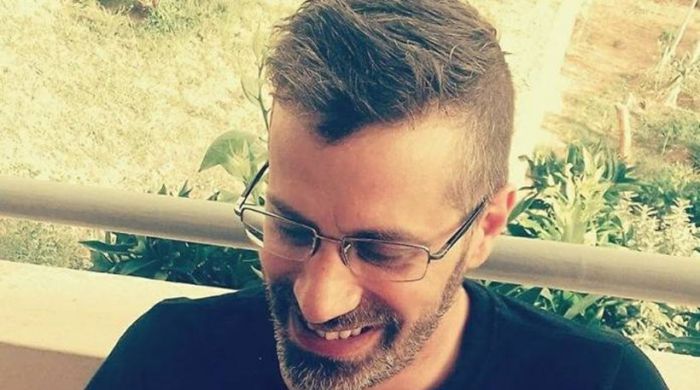 Έ&phi;&upsilon;&gamma;&epsilon; &alpha;&pi;ό &tau;&eta; &zeta;&omega;ή &omicron; &delta;&eta;&mu;&omicron;&sigma;&iota;&omicron;&gamma;&rho;ά&phi;&omicron;&sigmaf; &Kappa;ώ&sigma;&tau;&alpha;&sigmaf; &Epsilon;&phi;ή&mu;&epsilon;&rho;&omicron;&sigmaf;