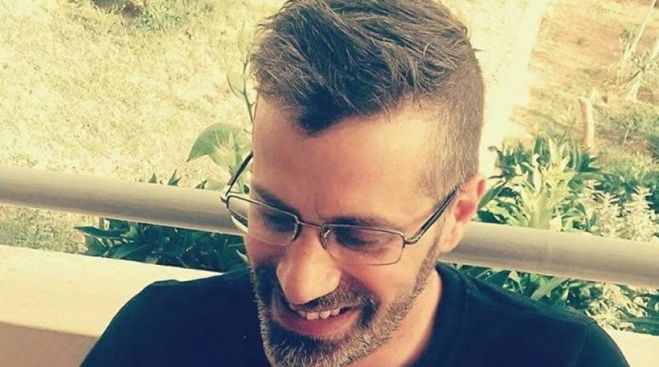 Έ&phi;&upsilon;&gamma;&epsilon; &alpha;&pi;ό &tau;&eta; &zeta;&omega;ή &omicron; &delta;&eta;&mu;&omicron;&sigma;&iota;&omicron;&gamma;&rho;ά&phi;&omicron;&sigmaf; &Kappa;ώ&sigma;&tau;&alpha;&sigmaf; &Epsilon;&phi;ή&mu;&epsilon;&rho;&omicron;&sigmaf;