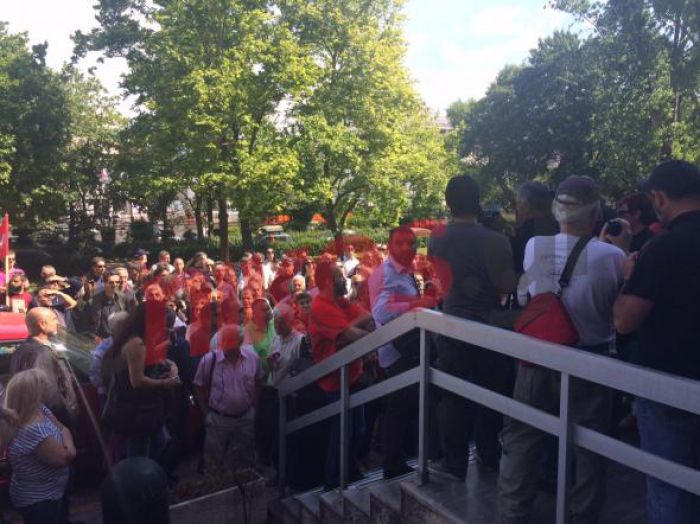 Πρώην εργαζόμενοι της ΕΡΤ διαμαρτύρονται και ζητούν επαναπρόσληψη (vd)