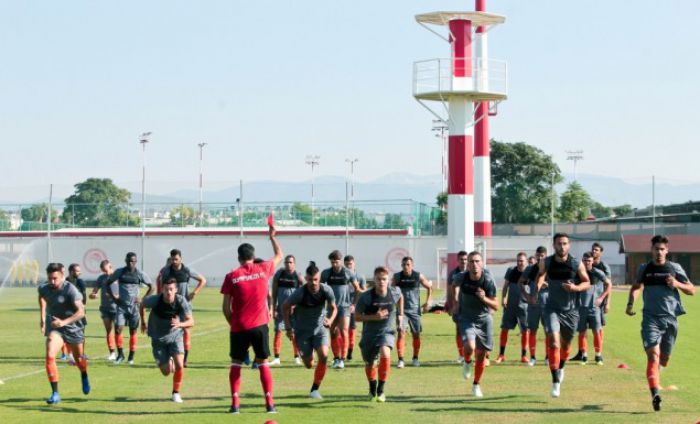 Europa League | &Sigma;ή&mu;&epsilon;&rho;&alpha; &pi;&alpha;ί&zeta;&epsilon;&iota; &omicron; &Omicron;&lambda;&upsilon;&mu;&pi;&iota;&alpha;&kappa;ό&sigmaf; - &Pi;&omicron;&iota;&omicron; &kappa;&alpha;&nu;ά&lambda;&iota; &delta;&epsilon;ί&chi;&nu;&epsilon;&iota; &tau;&omicron; &mu;&alpha;&tau;&sigmaf;!