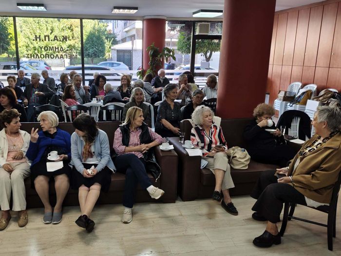 &Omicron;&iota;&kappa;&omicron;&nu;&omicron;&mu;ά&kappa;&omicron;&upsilon; &alpha;&pi;ό &tau;&omicron; &Kappa;&Alpha;&Pi;&Eta; &Mu;&epsilon;&gamma;&alpha;&lambda;ό&pi;&omicron;&lambda;&eta;&sigmaf;: &laquo;&Eta; &eta;&lambda;&iota;&kappa;ί&alpha; &delta;&epsilon;&nu; &pi;&rho;έ&pi;&epsilon;&iota; &nu;&alpha; &gamma;ί&nu;&epsilon;&tau;&alpha;&iota; &epsilon;&mu;&pi;ό&delta;&iota;&omicron; &sigma;&tau;&eta; &chi;&alpha;&rho;ά, &tau;&eta; &sigma;&upsilon;&mu;&mu;&epsilon;&tau;&omicron;&chi;ή &kappa;&alpha;&iota; &tau;&eta;&nu; &alpha;&xi;&iota;&omicron;&pi;&rho;έ&pi;&epsilon;&iota;&alpha;&raquo; (&epsilon;&iota;&kappa;ό&nu;&epsilon;&sigmaf;)