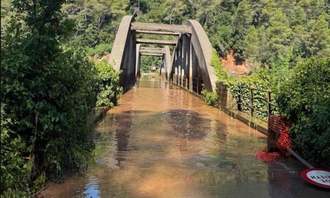 Πλημμύρισε η γέφυρα Ερυμάνθου στη Γορτυνία