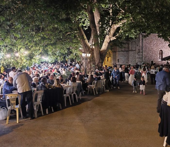 Έ&nu;&alpha;&sigmaf; &Alpha;ύ&gamma;&omicron;&upsilon;&sigma;&tau;&omicron;&sigmaf; &gamma;&epsilon;&mu;ά&tau;&omicron;&sigmaf; &sigma;&tau;&iota;&gamma;&mu;έ&sigmaf;, &delta;&rho;ά&sigma;&epsilon;&iota;&sigmaf; &kappa;&alpha;&iota; &alpha;&nu;&alpha;&mu;&nu;ή&sigma;&epsilon;&iota;&sigmaf; &sigma;&tau;&eta; &Mu;&alpha;&gamma;&omicron;ύ&lambda;&iota;&alpha;&nu;&alpha; (&epsilon;&iota;&kappa;ό&nu;&epsilon;&sigmaf;)