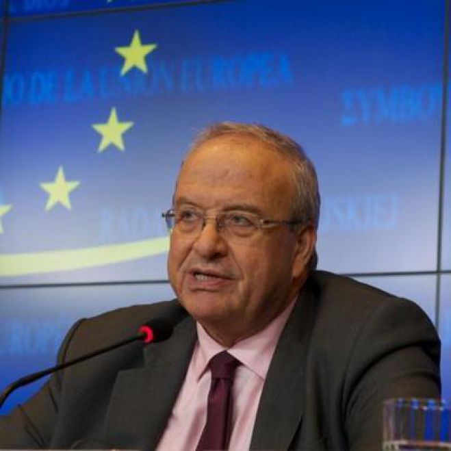 &Mu;&epsilon; ό&pi;&lambda;&omicron; &tau;&iota;&sigmaf; &nu;έ&epsilon;&sigmaf; &iota;&delta;έ&epsilon;&sigmaf; &eta; &alpha;&lambda;&lambda;&alpha;&gamma;ή &sigma;&tau;&omicron; &Kappa;&Iota;&Nu;&Alpha;&Lambda;