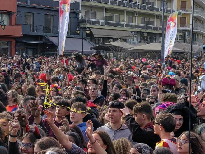 &Tau;&omicron; &Kappa;&alpha;&rho;&nu;&alpha;&beta;ά&lambda;&iota; &epsilon;&pi;έ&sigma;&tau;&rho;&epsilon;&psi;&epsilon; &hellip; &epsilon;&kappa;&kappa;&omega;&phi;&alpha;&nu;&tau;&iota;&kappa;ά &sigma;&tau;&eta;&nu; &Tau;&rho;ί&pi;&omicron;&lambda;&eta; &ndash; &Eta; &tau;&epsilon;&rho;ά&sigma;&tau;&iota;&alpha; &sigma;&upsilon;&mu;&mu;&epsilon;&tau;&omicron;&chi;ή &tau;&omicron;&upsilon; &kappa;ό&sigma;&mu;&omicron;&upsilon; &kappa;&alpha;&iota; &omicron;&iota; &beta;ά&sigma;&epsilon;&iota;&sigmaf; &gamma;&iota;&alpha; &tau;&alpha; &epsilon;&pi;ό&mu;&epsilon;&nu;&alpha; &chi;&rho;ό&nu;&iota;&alpha;!