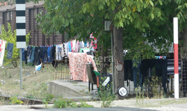 &Epsilon;&rho;&gamma;ά&tau;&epsilon;&sigmaf; &mu;έ&nu;&omicron;&upsilon;&nu; &sigma;&epsilon; &pi;&alpha;&lambda;&iota;ά &kappa;&tau;ή&rho;&iota;&alpha; &kappa;&alpha;&iota; &beta;&alpha;&gamma;ό&nu;&iota;&alpha; &sigma;&tau;&eta;&nu; &Tau;&rho;ί&pi;&omicron;&lambda;&eta; &ndash; &Tau;&iota; &alpha;&pi;&alpha;&nu;&tau;ά &omicron; &Omicron;&Sigma;&Epsilon; &ndash; &Alpha;&nu;&tau;ί&delta;&rho;&alpha;&sigma;&eta; &kappa;&alpha;&iota; &alpha;&pi;ό &tau;&omicron; &Delta;ή&mu;&omicron; (&epsilon;&iota;&kappa;ό&nu;&epsilon;&sigmaf;)