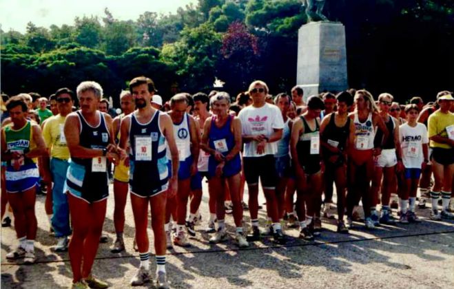 &Kappa;&omicron;&lambda;&omicron;&kappa;&omicron;&tau;&rho;ώ&nu;&epsilon;&iota;&omicron;&sigmaf; &Delta;&rho;ό&mu;&omicron;&sigmaf; &mu;&epsilon; &iota;&sigma;&tau;&omicron;&rho;ί&alpha; &alpha;&pi;ό &tau;&omicron; 1991 &mu;έ&chi;&rho;&iota; &sigma;ή&mu;&epsilon;&rho;&alpha;! (&epsilon;&iota;&kappa;ό&nu;&epsilon;&sigmaf;)