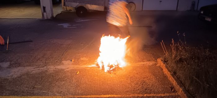 Το έθιμο με τις φωτιές του Αγιαννιού αναβίωσε στην Τρίπολη